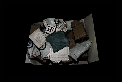 随意堆叠的快递包裹